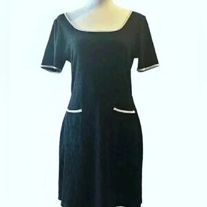 ModCloth Ribbed Knee Length Short Sleeve Sheath Dress Size Medium Black & White